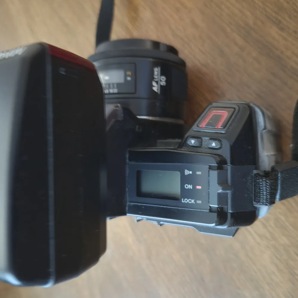 Minolta Maxxum 5000 35mm Film Black Camera with Flash. Collectable Vintage.